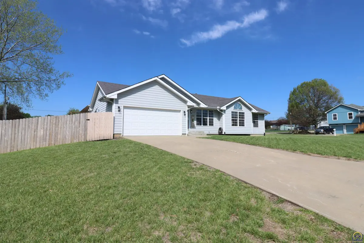 5237 NE Wallace Ln, Topeka, KS 66617 - #1