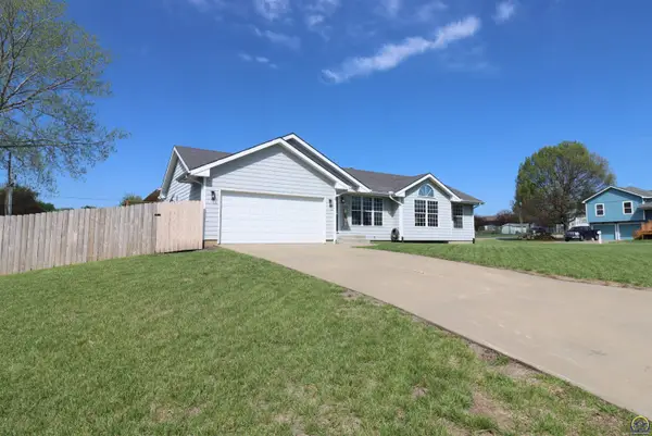 5237 NE Wallace Ln, Topeka, KS 66617