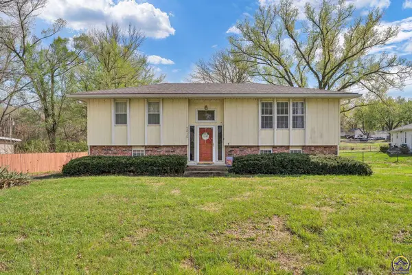 2615 NE 37th St, Topeka, KS 66617