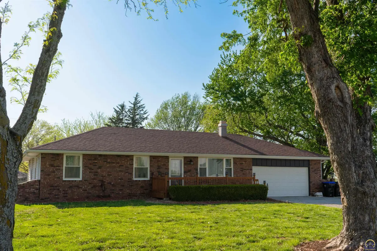 3525 SE Croco Rd, Topeka, KS 66605 - #1