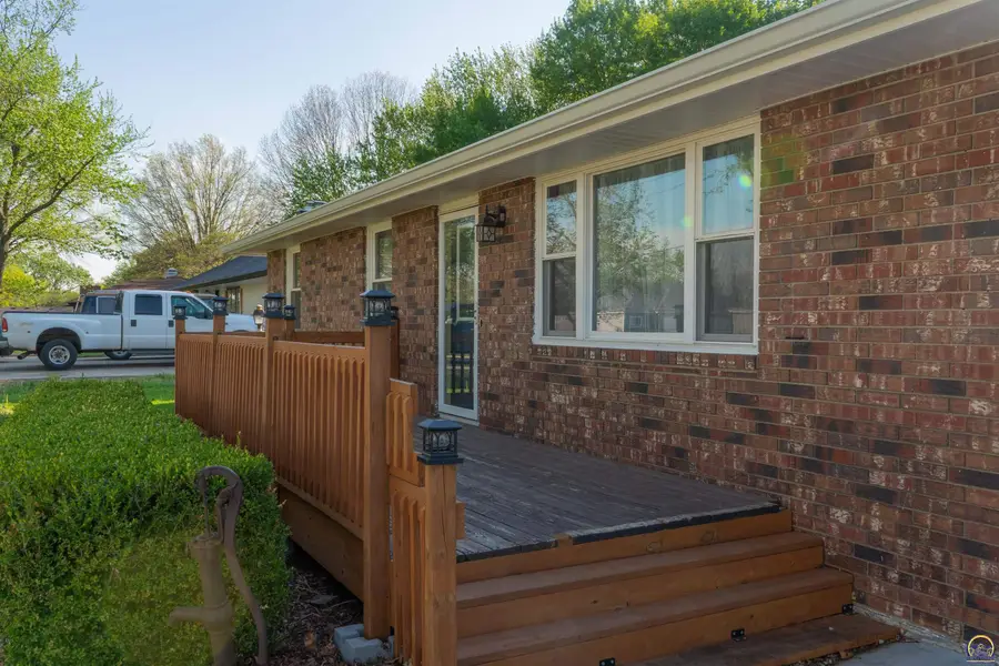 3525 SE Croco Rd, Topeka, KS 66605 - #3
