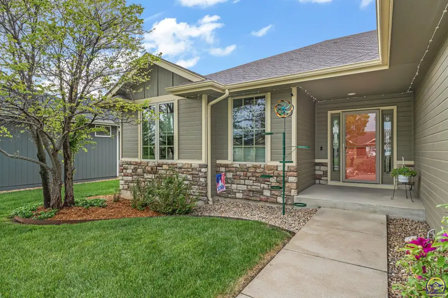 3326 SW 44th Ter, Topeka, KS 66610 - #2