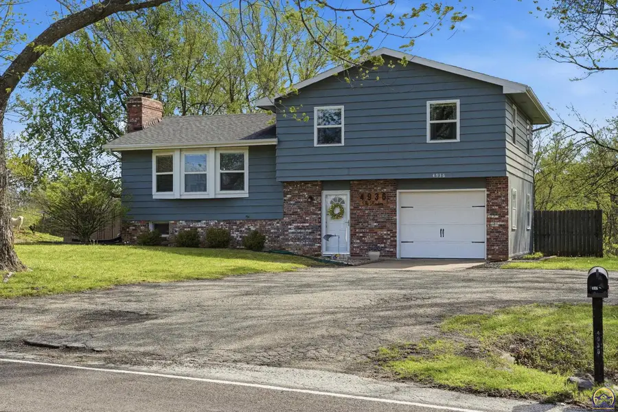 4936 NW Brickyard Rd, Topeka, KS 66618 - #2