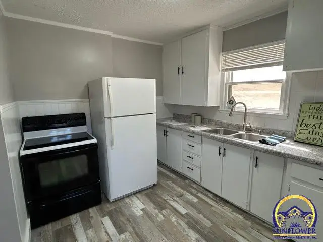 1725 SW Sims Ave, Topeka, KS 66604 - #2