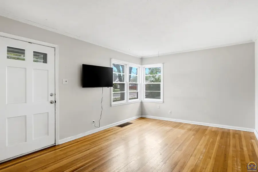 3710 SW 12th St, Topeka, KS 66604 - #3