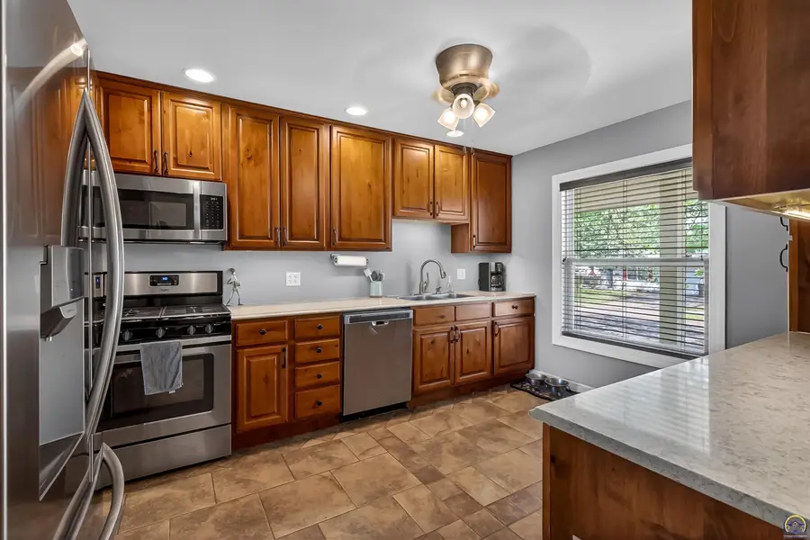 3107 SW Mulvane St, Topeka, KS 66611 - #2