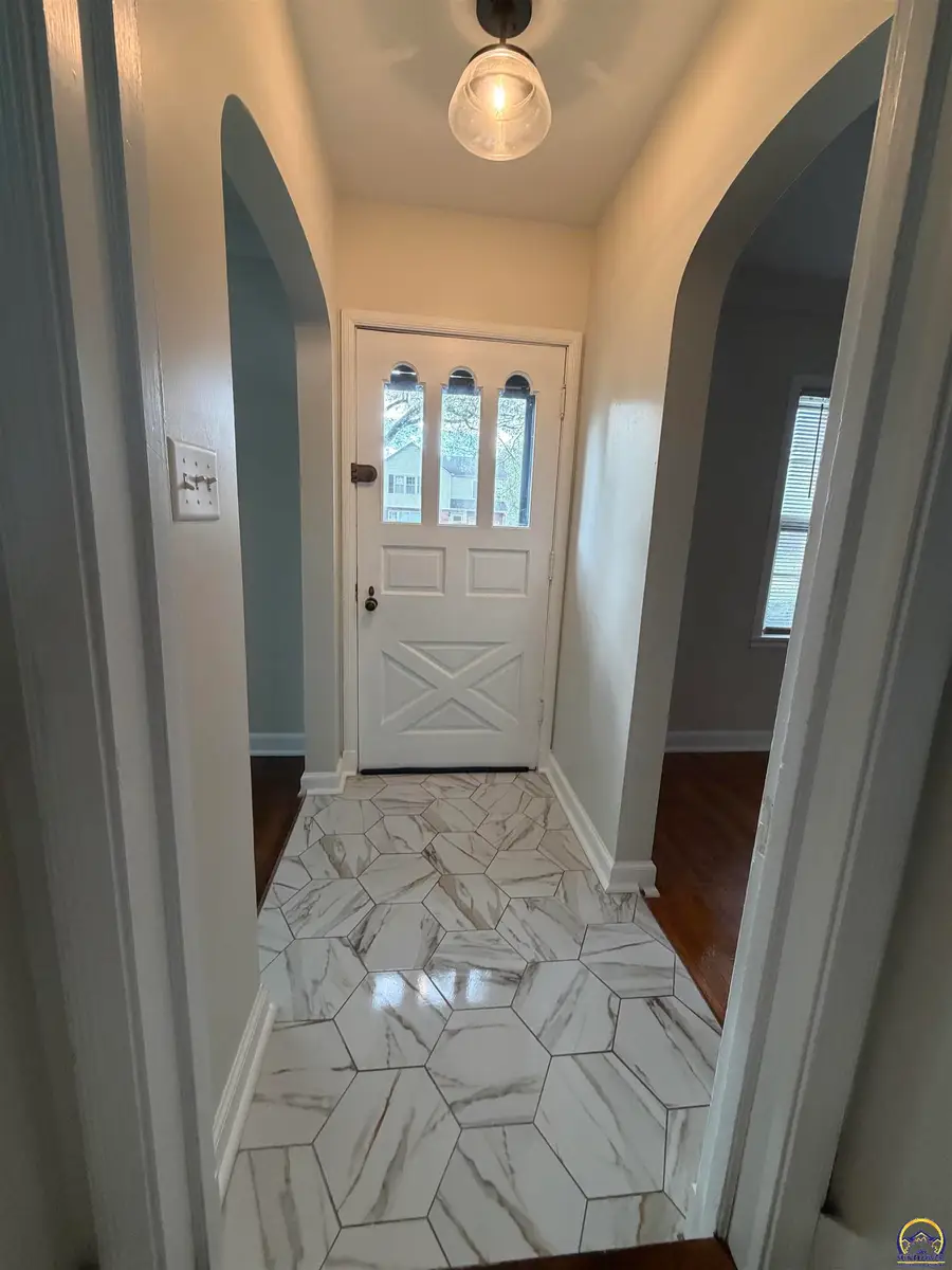 1812 SW Webster Ave, Topeka, KS 66604 - #2