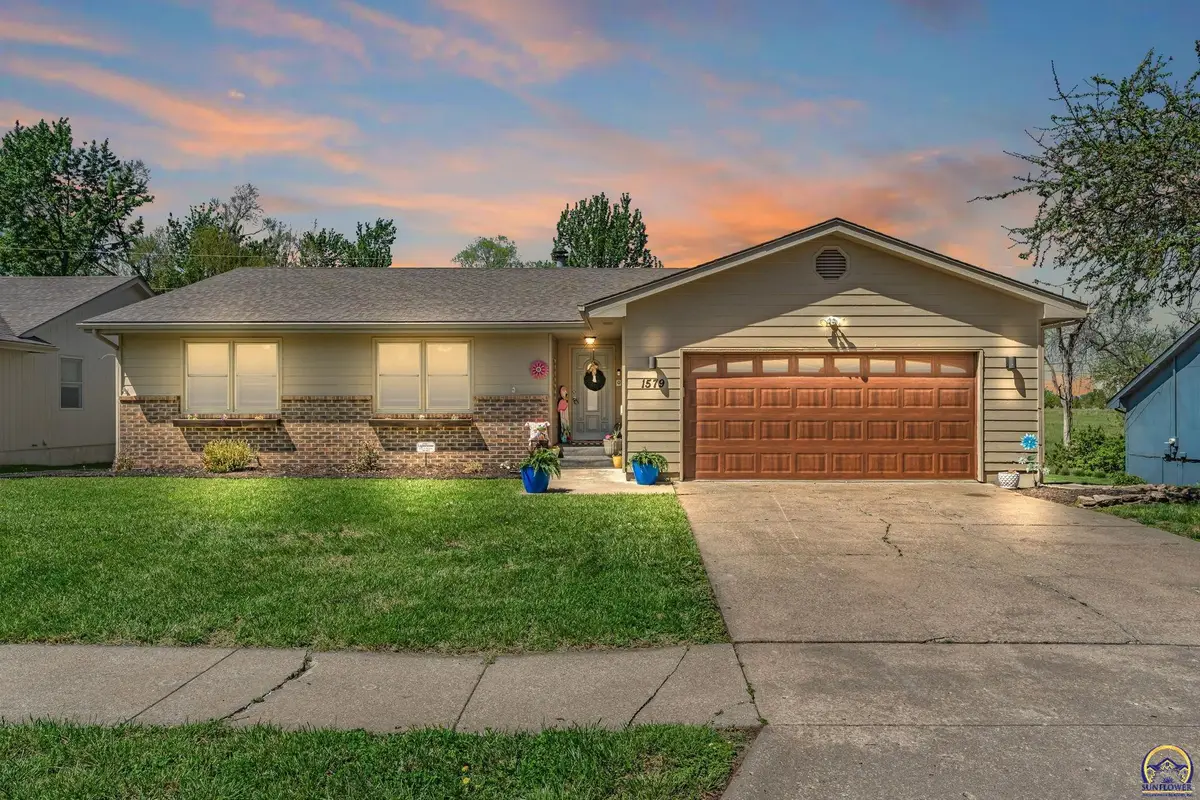 1579 SW Cheyenne Hills Rd, Topeka, KS 66604 - #1