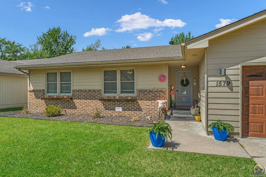 1579 SW Cheyenne Hills Rd, Topeka, KS 66604 - #3