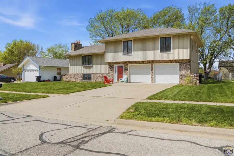 2519 SW Ashworth Pl, Topeka, KS 66614 - #2