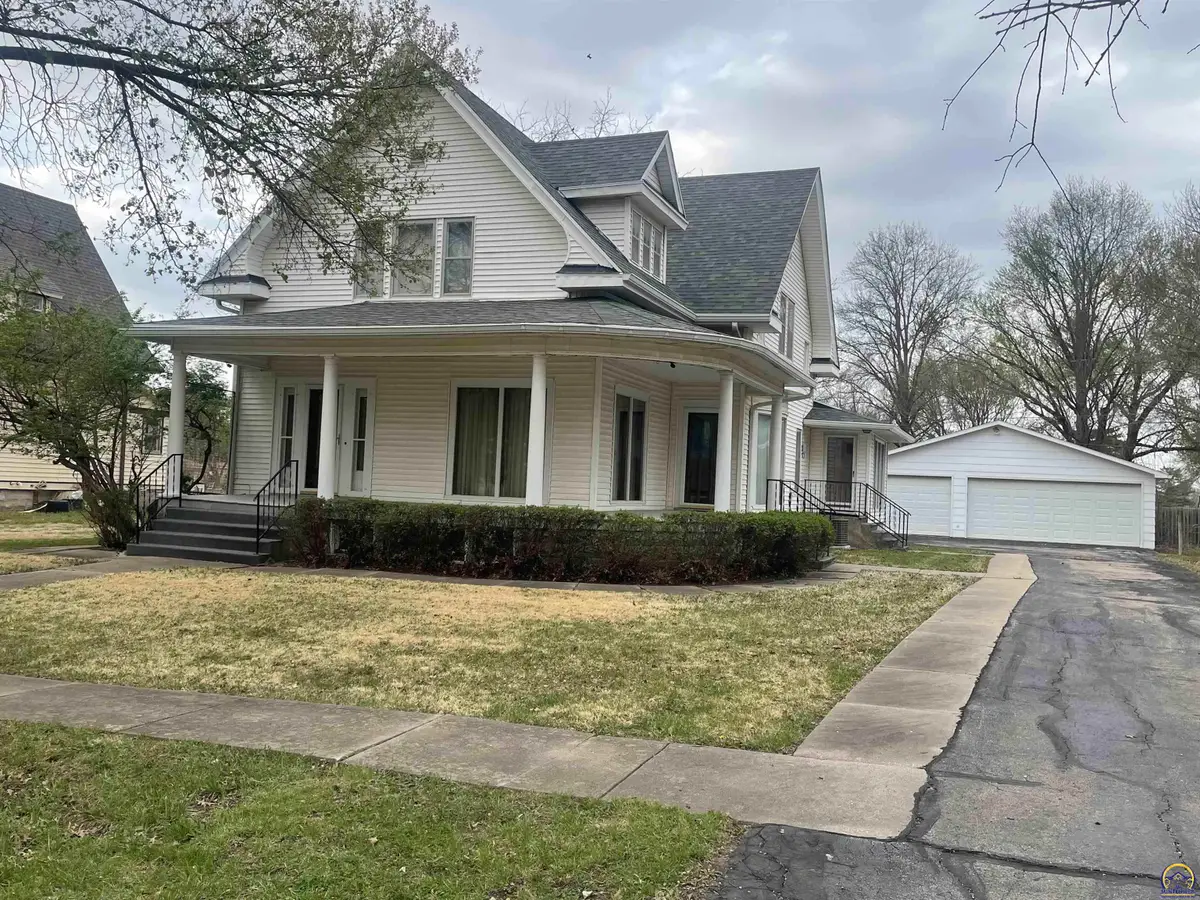 214 W 5th St, Lebo, KS 66856 - #1
