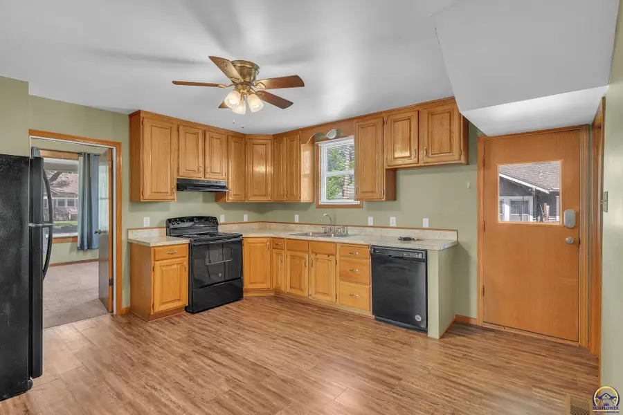 400 SW Lindenwood Ave, Topeka, KS 66606 - #2