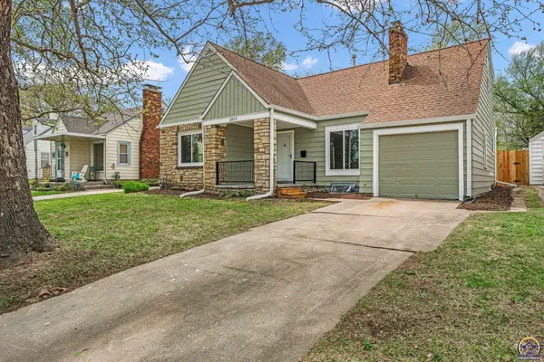 1015 SW Oakley Ave, Topeka, KS 66604