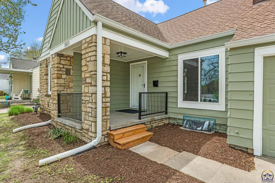 1015 SW Oakley Ave, Topeka, KS 66604 - #3