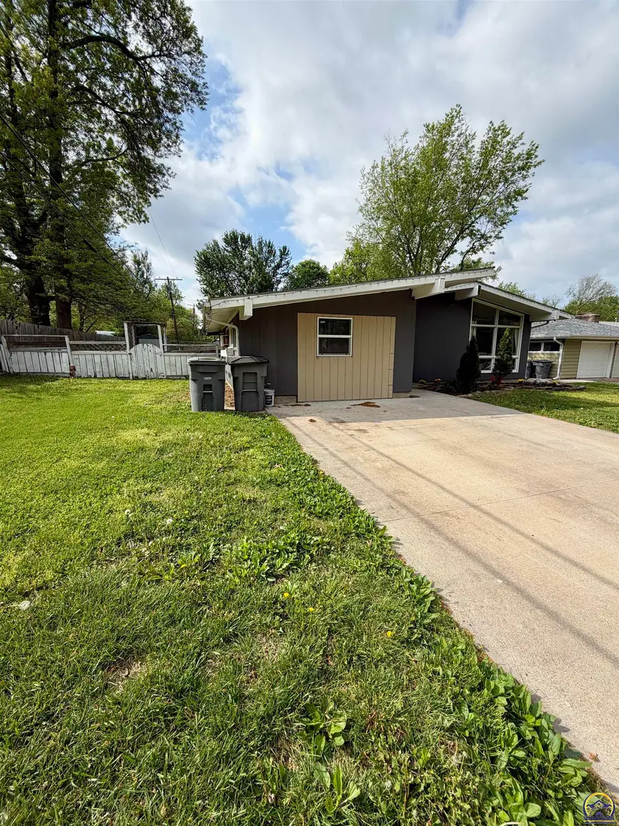 1715 W 13th Ave, Emporia, KS 66801 - #3
