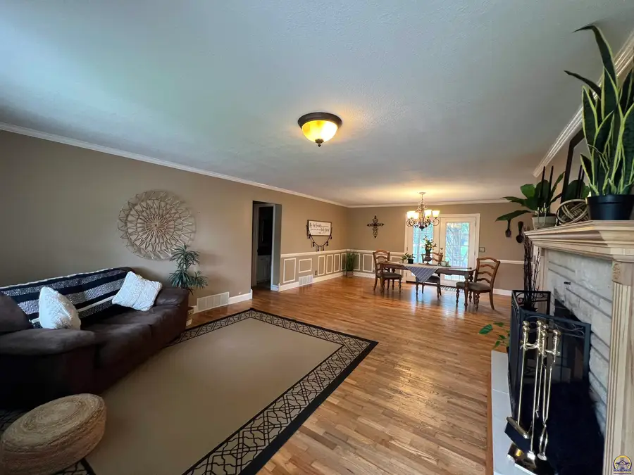 1113 Prairie St, Emporia, KS 66801 - #2