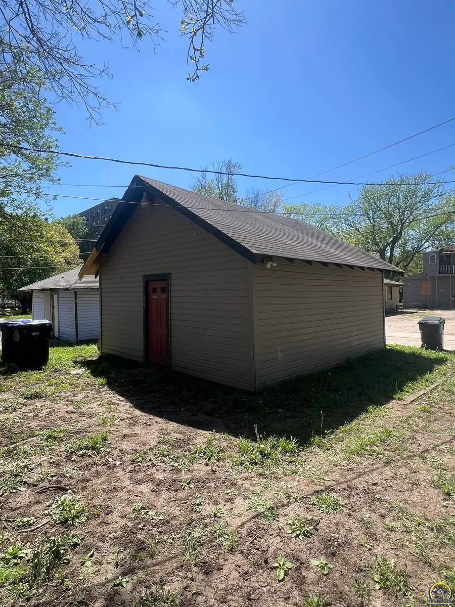 1273 SW Tyler St, Topeka, KS 66612 - #2