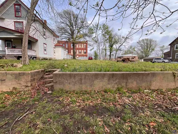 1610 SW Harrison St, Topeka, KS 66612