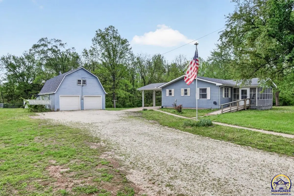 522 S Delaware St, Burlingame, KS 66413 - #1