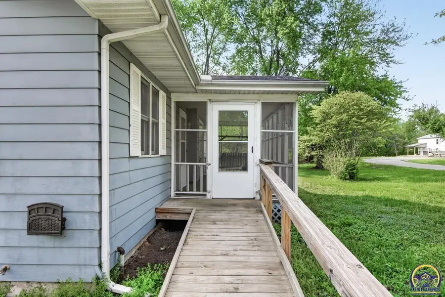 522 S Delaware St, Burlingame, KS 66413 - #3