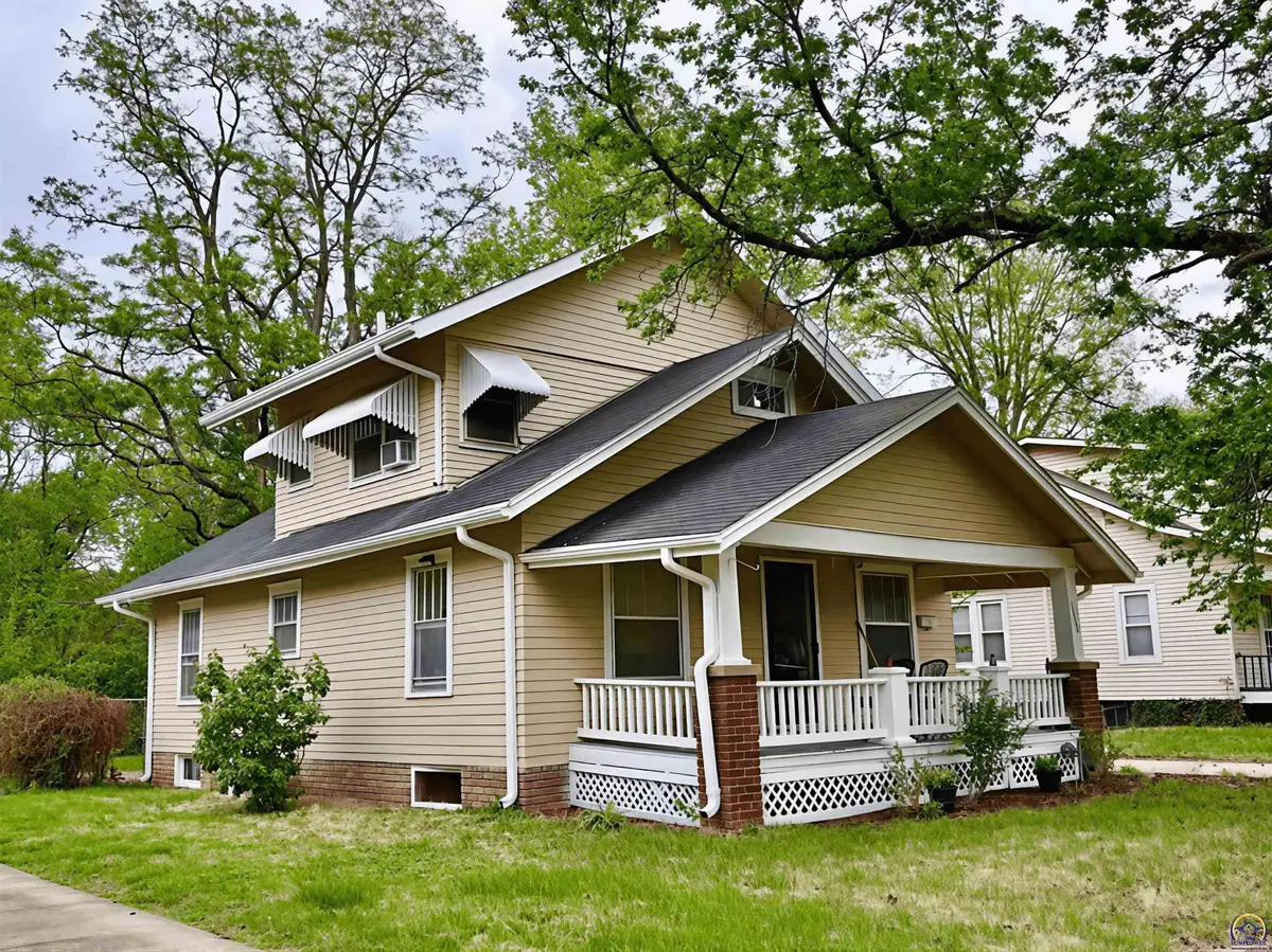 2220 SW Kensington Ct, Topeka, KS 66606 - #1