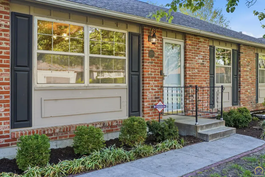 3506 SW Mission Ave, Topeka, KS 66614 - #2