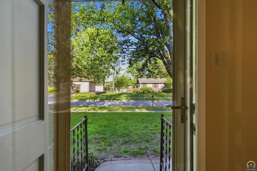 3506 SW Mission Ave, Topeka, KS 66614 - #3
