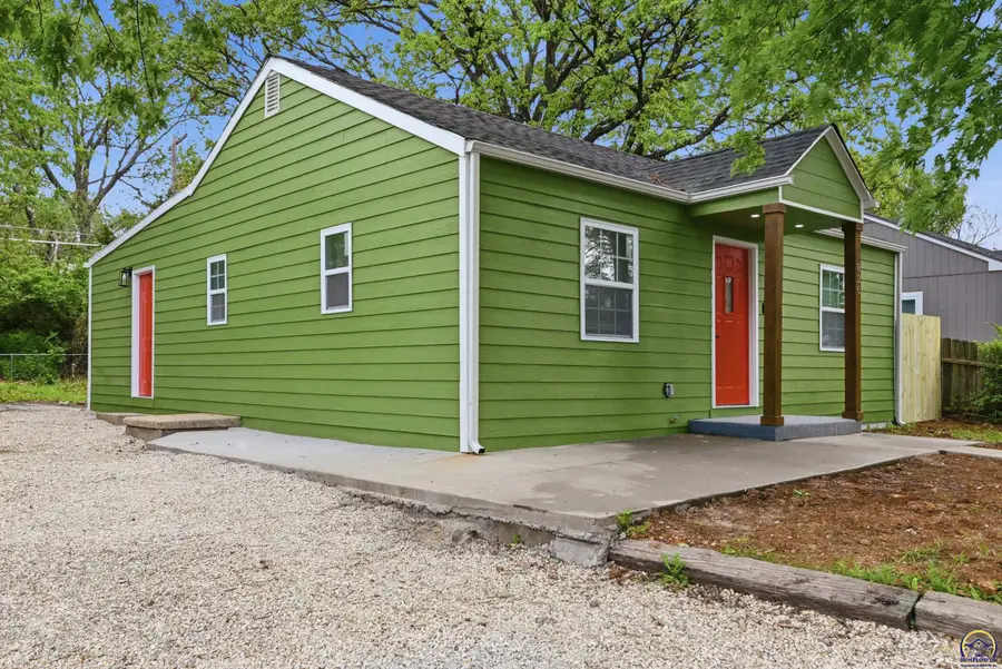 826 SE 33rd Ter, Topeka, KS 66605 - #2