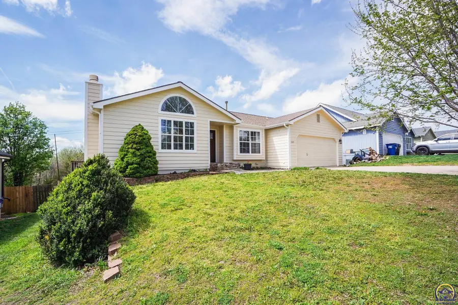 2429 Via Linda Dr, Lawrence, KS 66047 - #2