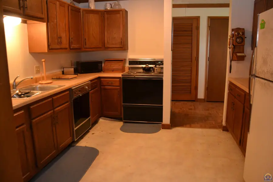 4060 E 229th St, Vassar, KS 66543-9999 - #3