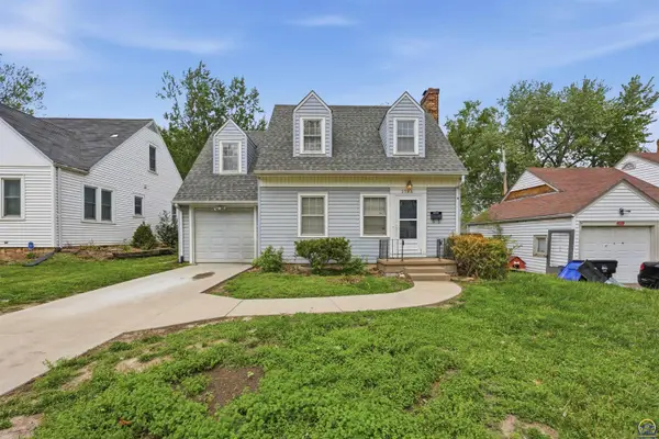 3124 SW 11th St, Topeka, KS 66604