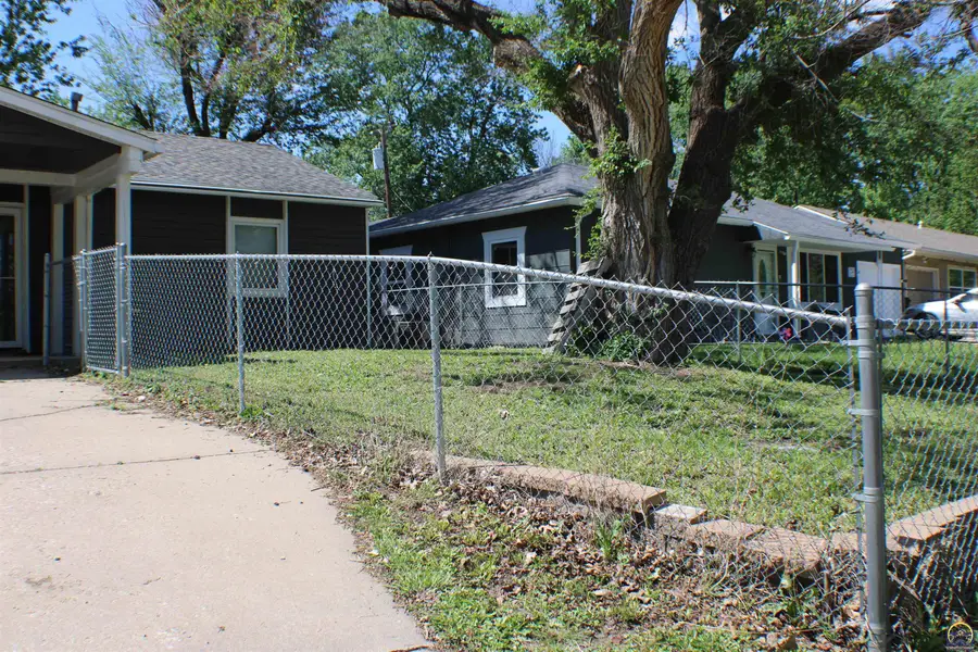 3371 SW Kirklawn Ave, Topeka, KS 66611 - #3