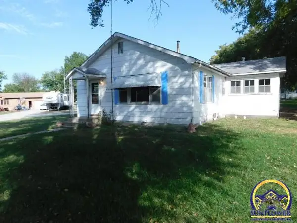 504 2nd St, Whiting, KS 66552