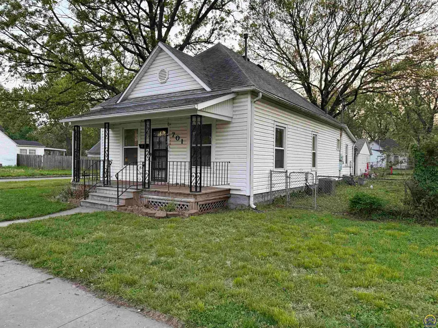 701 NE Poplar St, Topeka, KS 66616 - #2