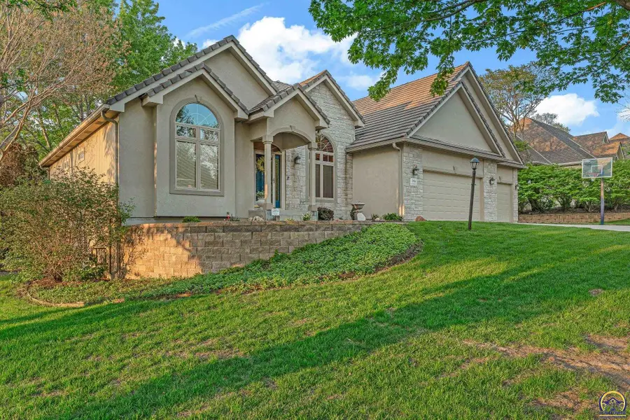 5956 SW Clarion Ln, Topeka, KS 66610 - #3