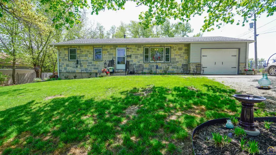 737 W Sixth St., Holton, KS 66436 - #2