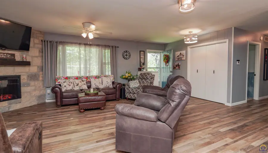 737 W Sixth St., Holton, KS 66436 - #3