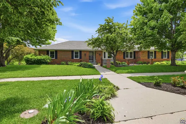 4246 SW Colly Creek Ct, Topeka, KS 66610