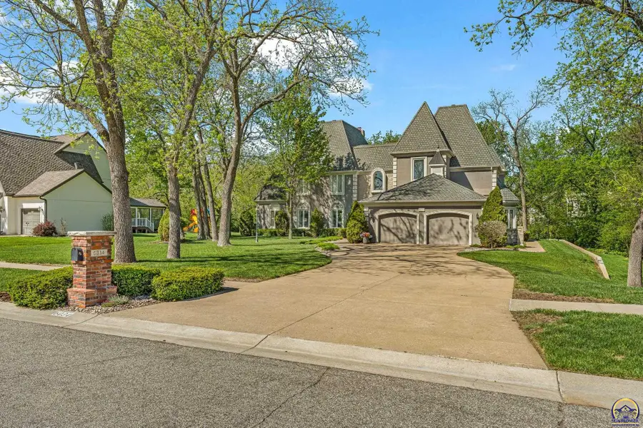 6034 SW 38th St, Topeka, KS 66610 - #2