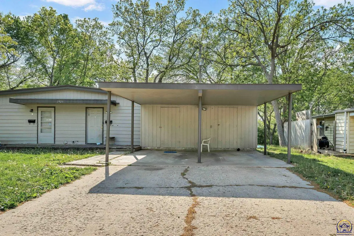 2921 SW Atwood Ave, Topeka, KS 66614 - #1