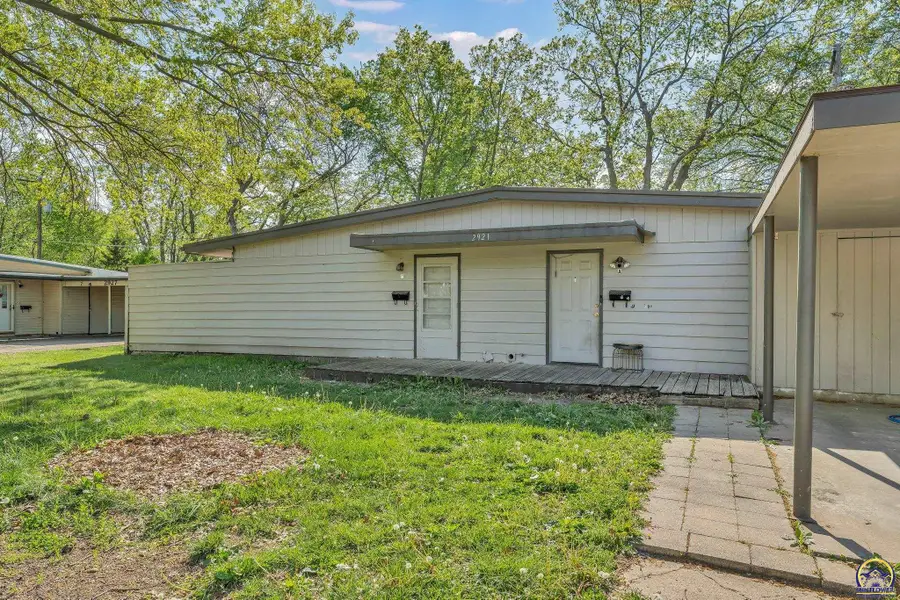 2921 SW Atwood Ave, Topeka, KS 66614 - #2