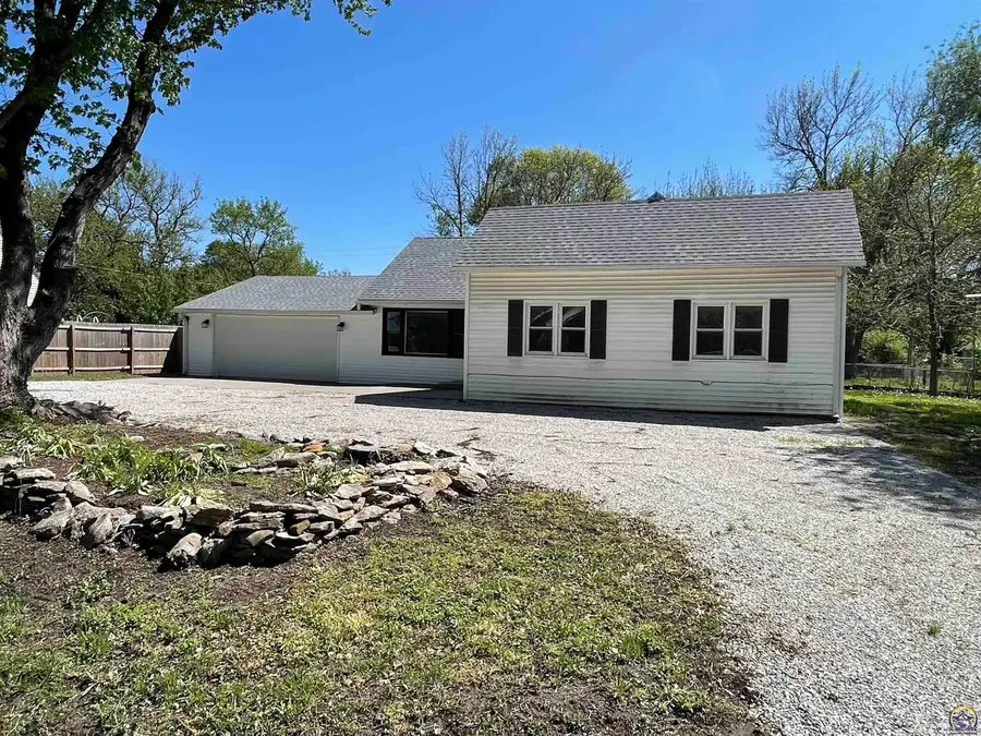 209 W 5th St, Lebo, KS 66856 - #2