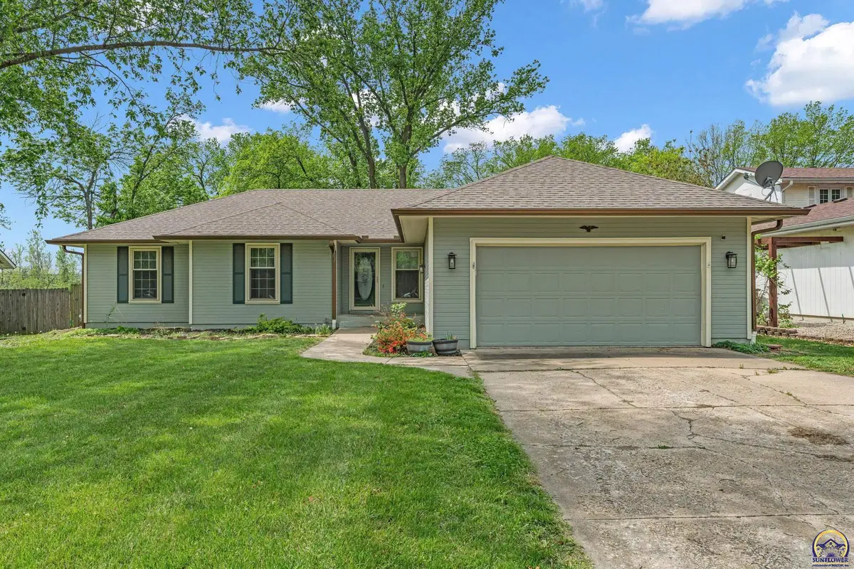 6605 SW Wentley Ln, Topeka, KS 66614 - #1