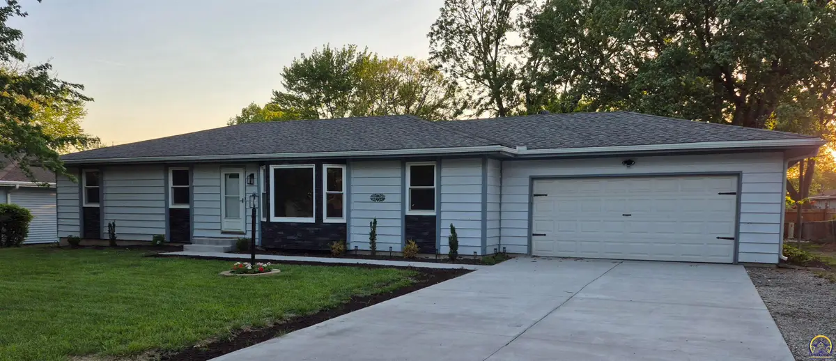 3213 SE Burton St, Topeka, KS 66605 - #1