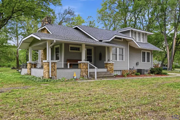 1607 NW Lower Silver Lake Rd, Topeka, KS 66608