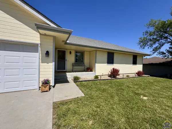 306 E 7th St, Hoyt, KS 66440