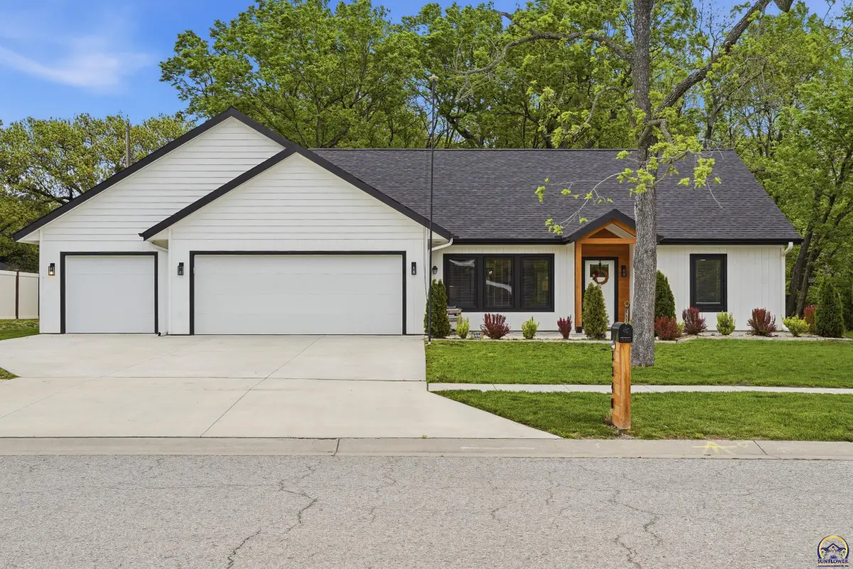3340 NW Dawdy Ct, Topeka, KS 66618 - #1