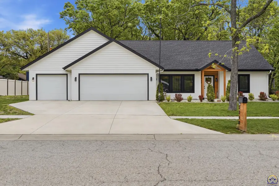 3340 NW Dawdy Ct, Topeka, KS 66618 - #2
