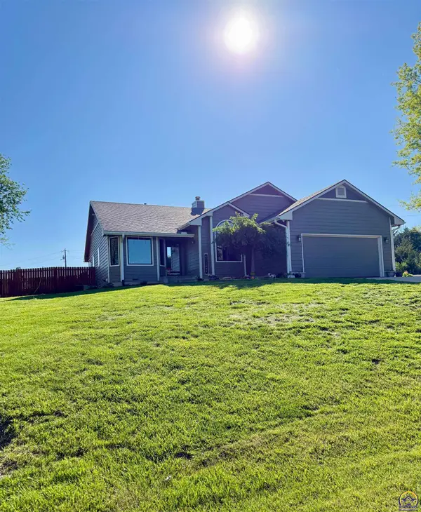 6506 Crescent Rim Dr, Ozawkie, KS 66070