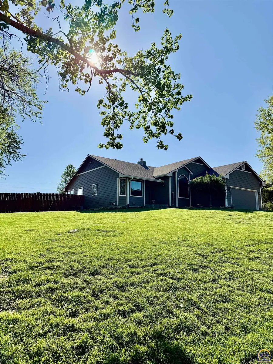 6506 Crescent Rim Dr, Ozawkie, KS 66070 - #2